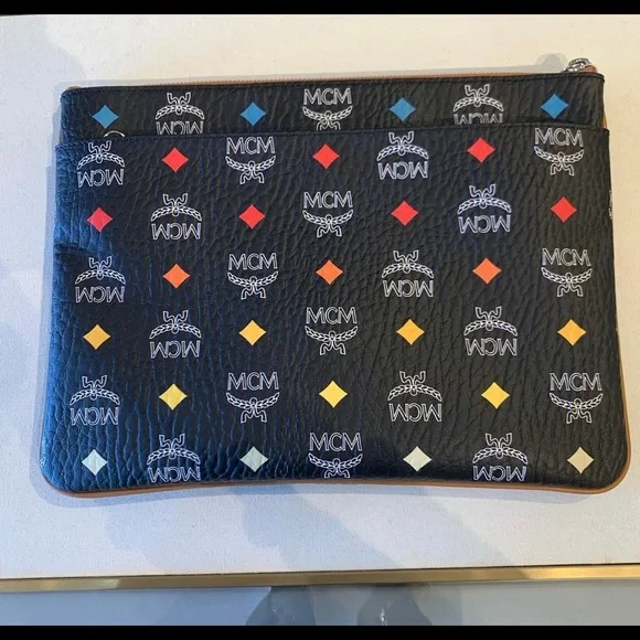 Limited stock! Price firm! MCM medium size crossbody pouch $480+ tax - Picture 4 of 12